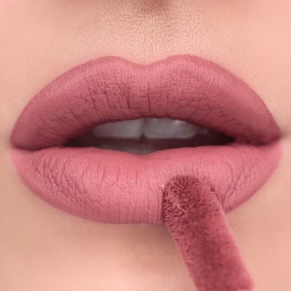 Makeup Revolution Matte Bomb Lipstick - Fancy Pink - Picture 4 of 8